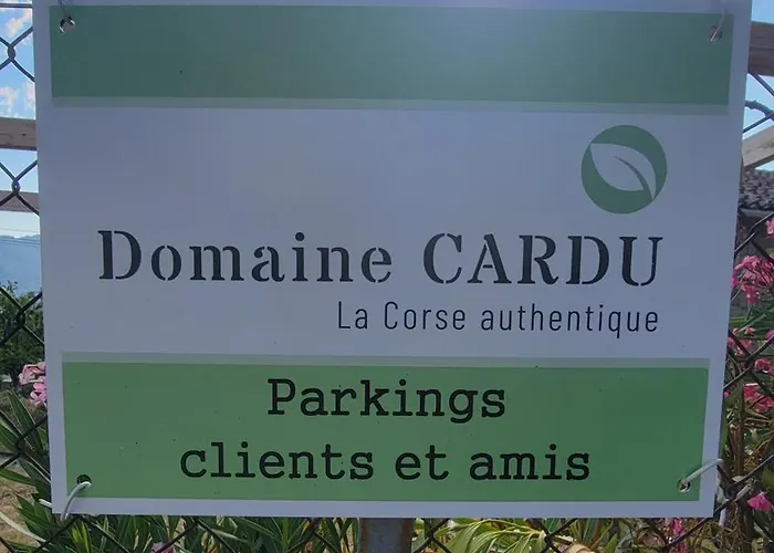 ベッド・アンド・ブレックファスト Domaine Cardu