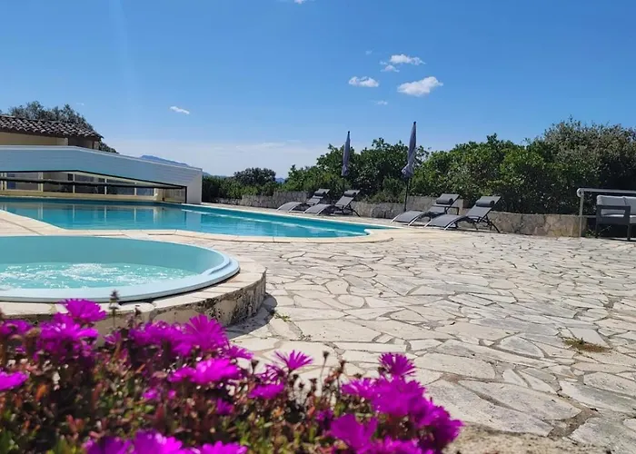 ベッド・アンド・ブレックファスト Domaine Cardu